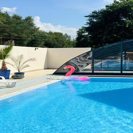 아파트 Spacious 3-room Apartment, Summer Pool *