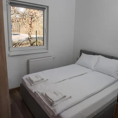 Spacious 3-room Apartment, Summer Pool 아파트 야로수아비크