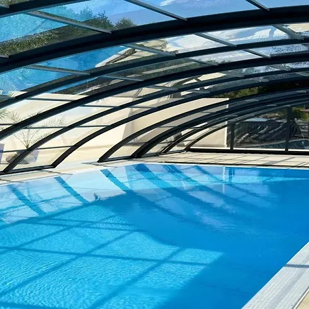 아파트 Spacious 3-room Apartment, Summer Pool 야로수아비크