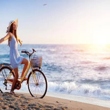 Spacious 3-room Apartment, Summer Pool 야로수아비크