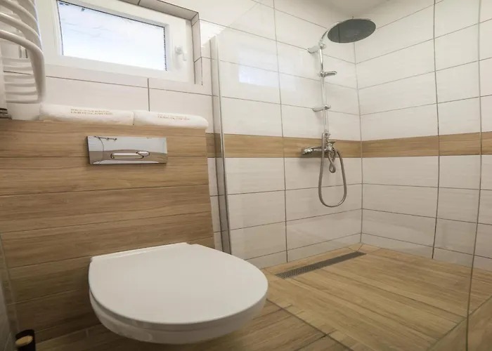 Spacious 3-room Apartment, Summer Pool شقة ياروسوافيتس